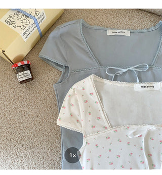 Sweet floral short-sleeved top