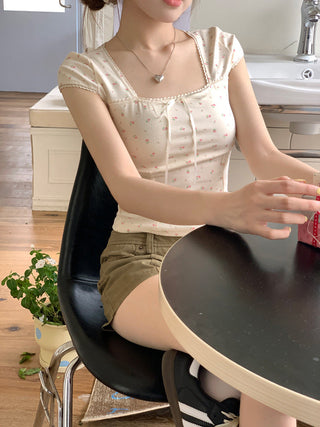 Sweet floral short-sleeved top