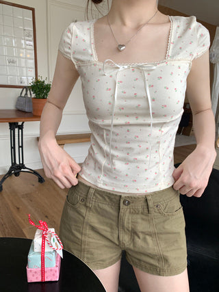 Sweet floral short-sleeved top