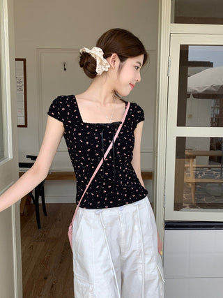Sweet floral short-sleeved top