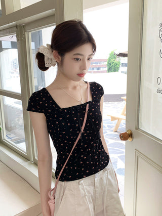 Sweet floral short-sleeved top