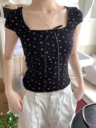 Sweet floral short-sleeved top