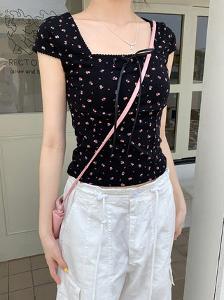 Sweet floral short-sleeved top