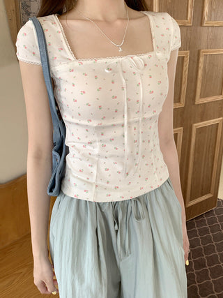 Sweet floral short-sleeved top