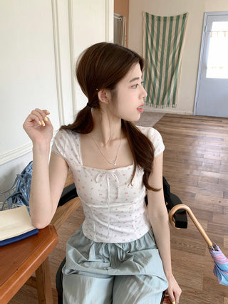 Sweet floral short-sleeved top