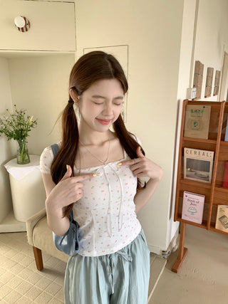 Sweet floral short-sleeved top