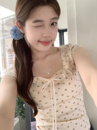 Sweet floral short-sleeved top