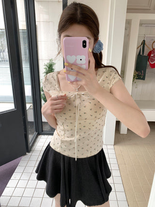 Sweet floral short-sleeved top