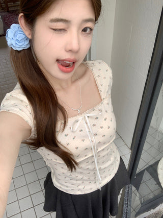 Sweet floral short-sleeved top