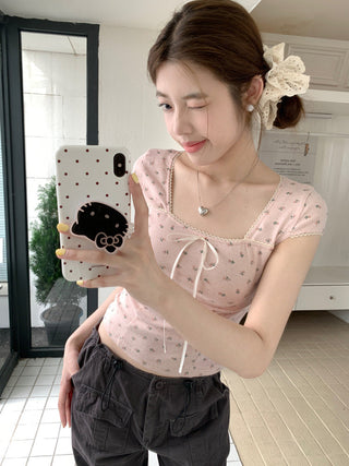 Sweet floral short-sleeved top