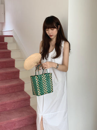 Solid color sleeveless loose dress