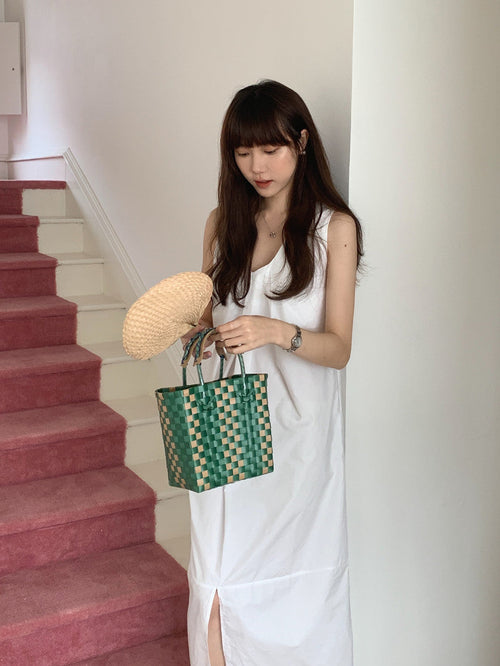 Solid color sleeveless loose dress