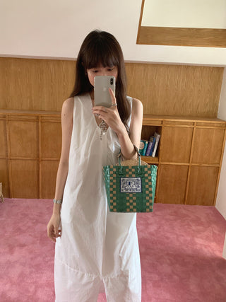 Solid color sleeveless loose dress