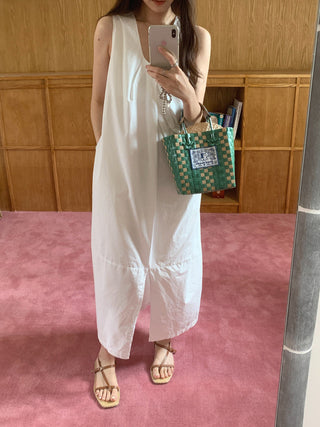 Solid color sleeveless loose dress