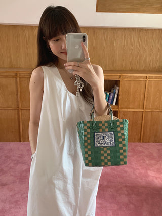 Solid color sleeveless loose dress