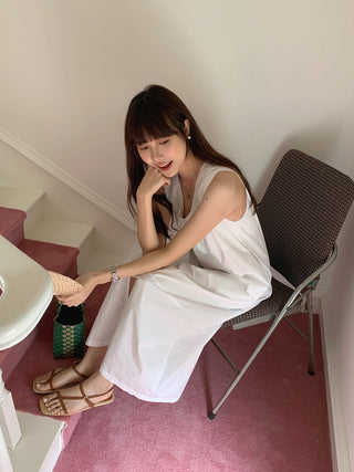 Solid color sleeveless loose dress