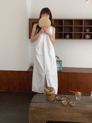Solid color sleeveless loose dress