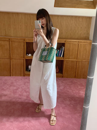 Solid color sleeveless loose dress