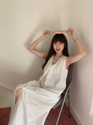 Solid color sleeveless loose dress