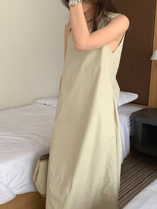 Solid color sleeveless loose dress