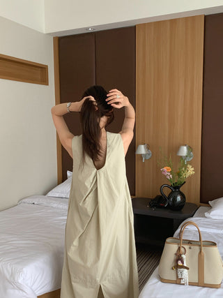 Solid color sleeveless loose dress
