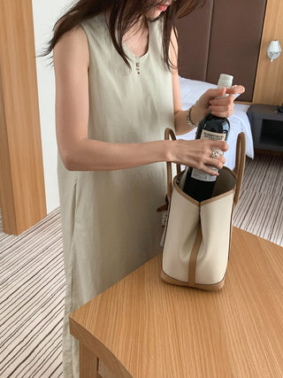 Solid color sleeveless loose dress