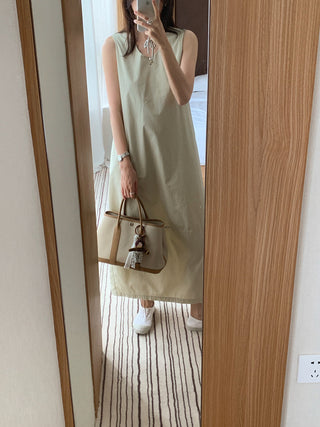 Solid color sleeveless loose dress