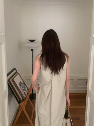 Solid color sleeveless loose dress