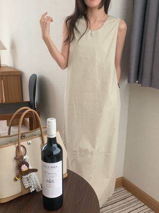 Solid color sleeveless loose dress