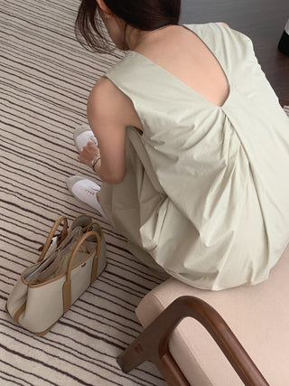 Solid color sleeveless loose dress