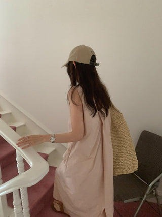 Solid color sleeveless loose dress