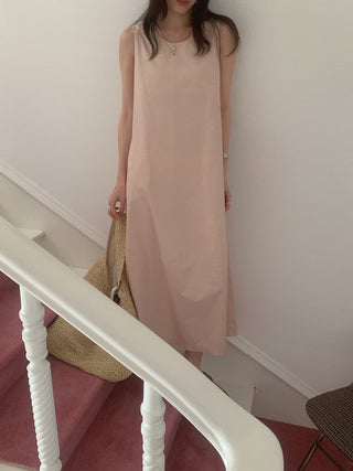 Solid color sleeveless loose dress