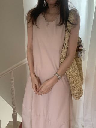 Solid color sleeveless loose dress