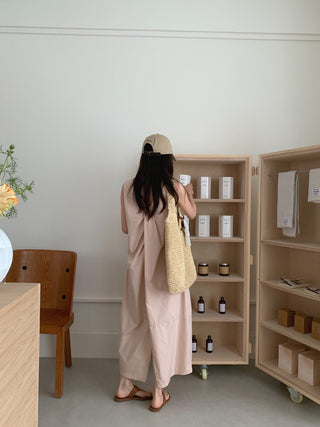 Solid color sleeveless loose dress