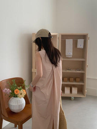 Solid color sleeveless loose dress