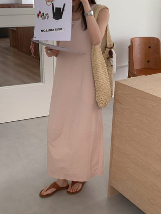 Solid color sleeveless loose dress