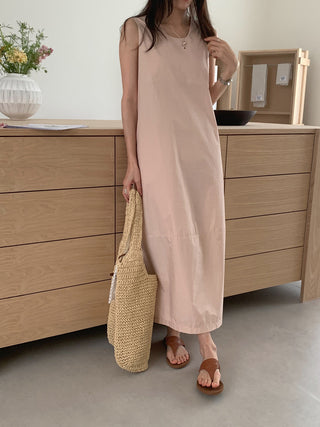 Solid color sleeveless loose dress