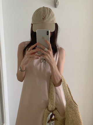 Solid color sleeveless loose dress