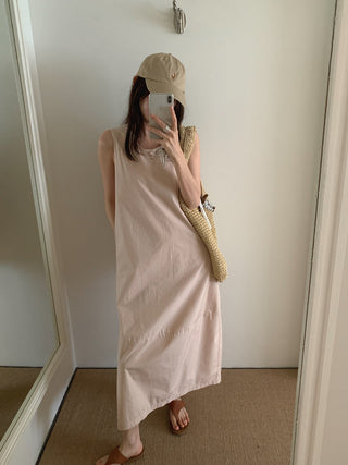 Solid color sleeveless loose dress