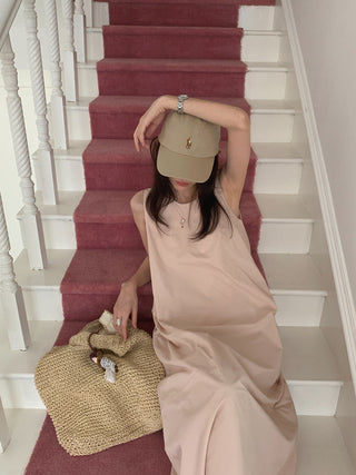 Solid color sleeveless loose dress
