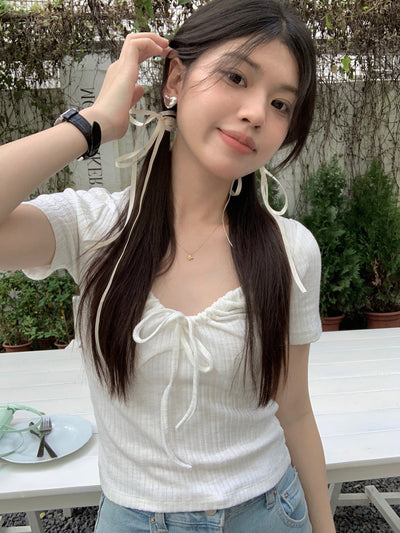 Short-sleeved lace crop top