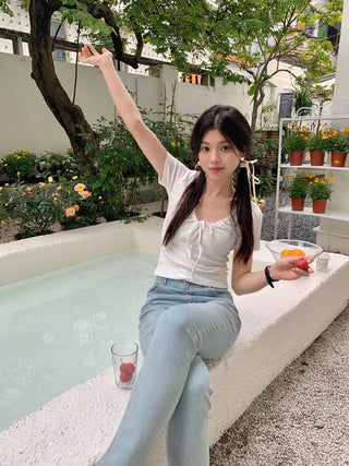Short-sleeved lace crop top