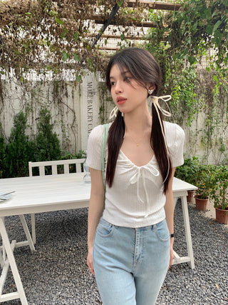 Short-sleeved lace crop top