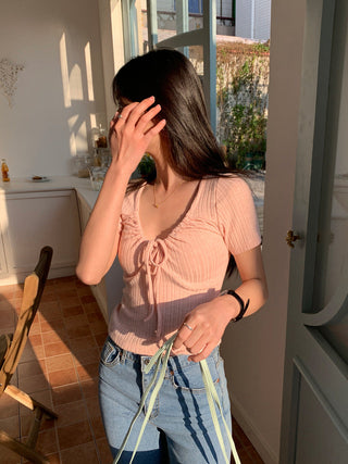 Short-sleeved lace crop top