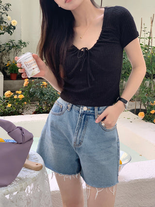 Short-sleeved lace crop top