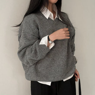 Loose V-neck knitted sweater