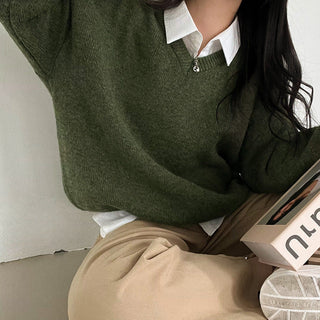 Loose V-neck knitted sweater