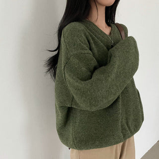 Loose V-neck knitted sweater