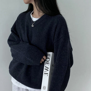 Loose V-neck knitted sweater