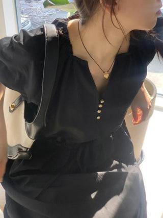 Semi-opening drawstring dress